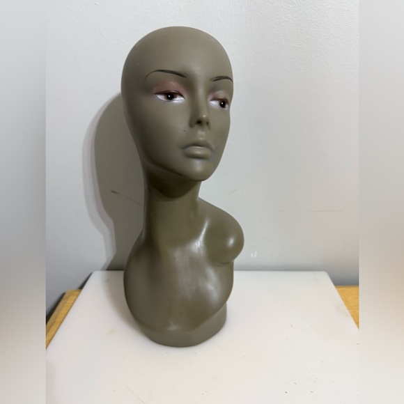 Mannequin Head can Display Hats Wigs Eyeglasses Jewelry Necklace Scarves - Picture 1 of 9